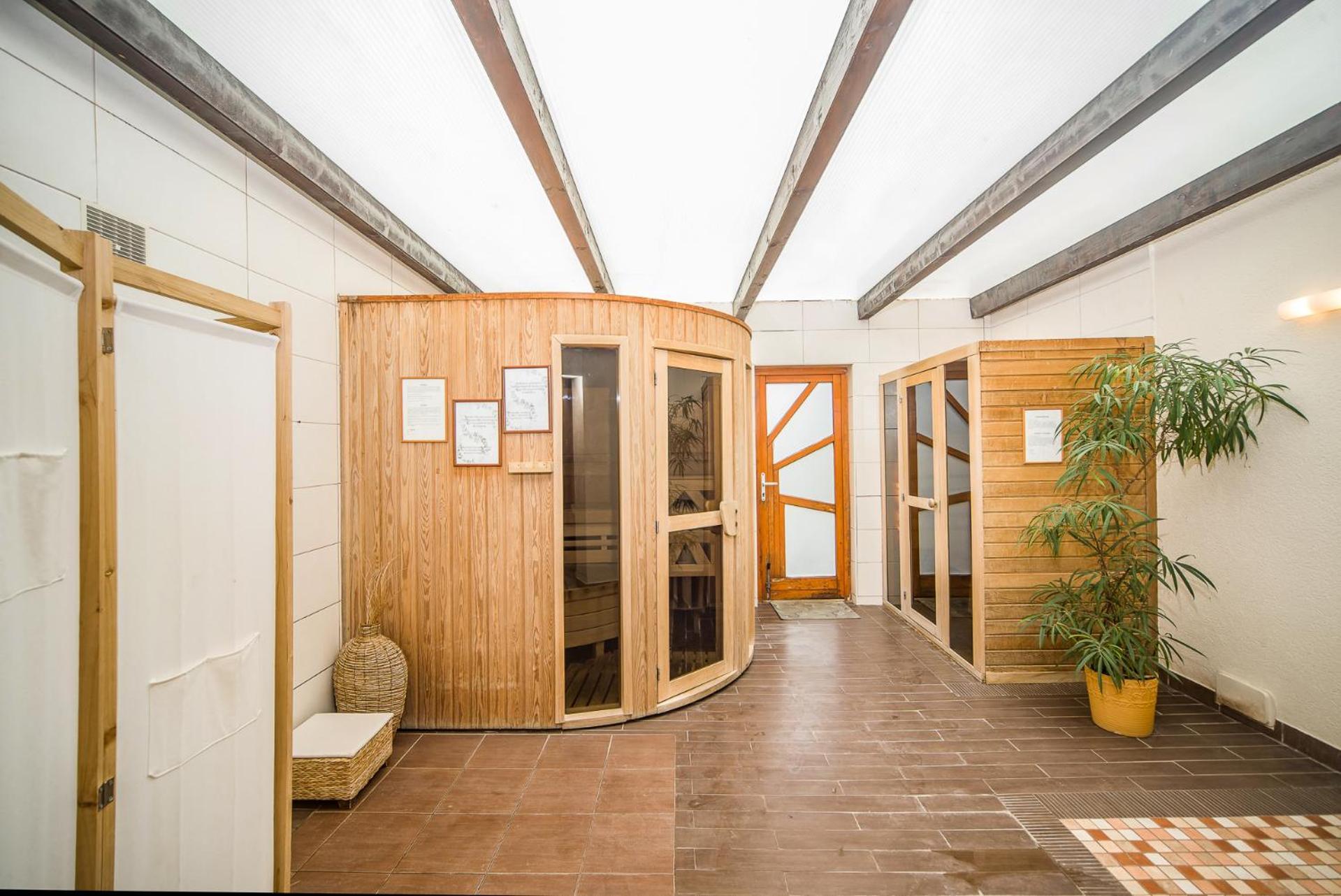 Hotel Piroska Buk Exterior photo