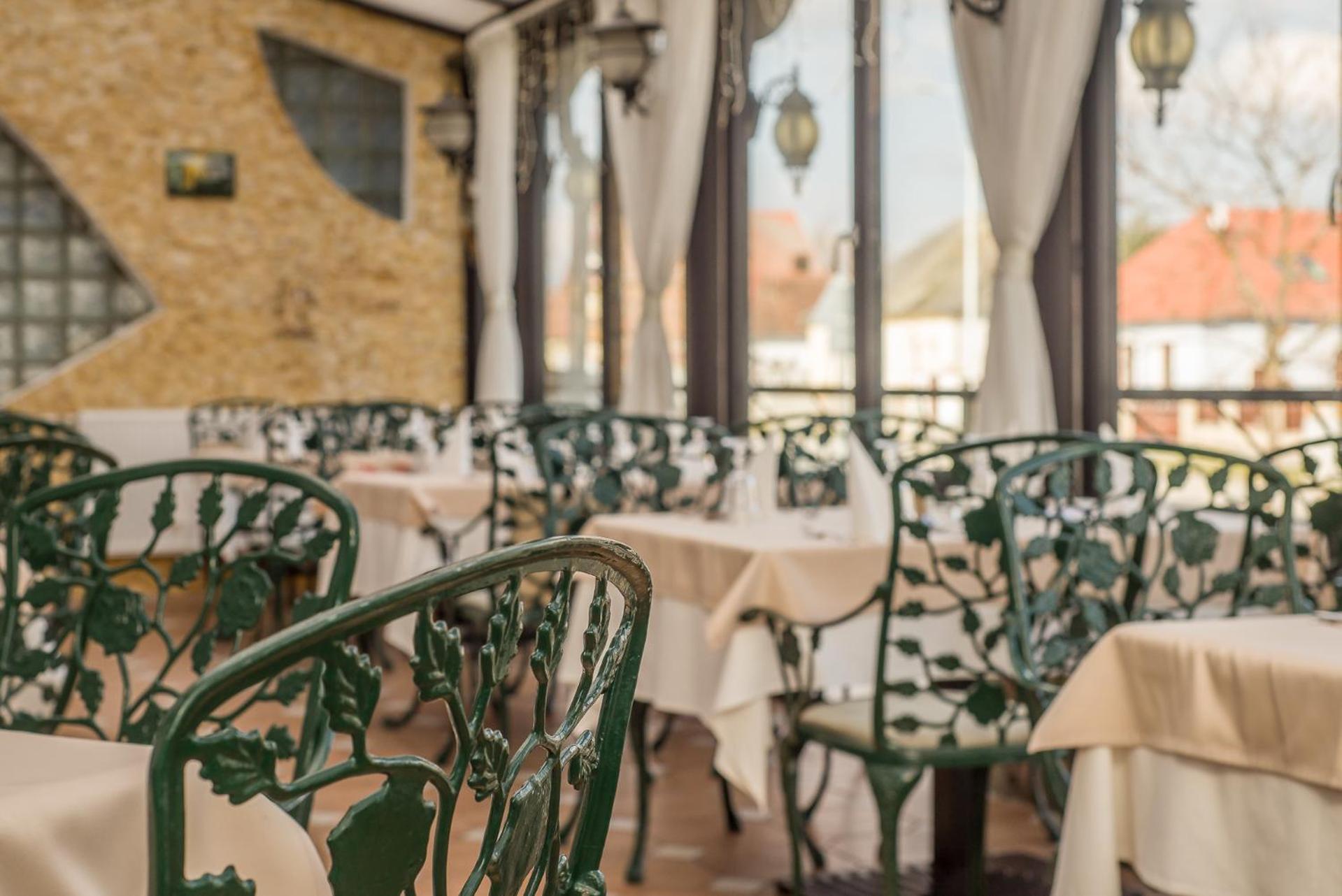 Hotel Piroska Buk Exterior photo